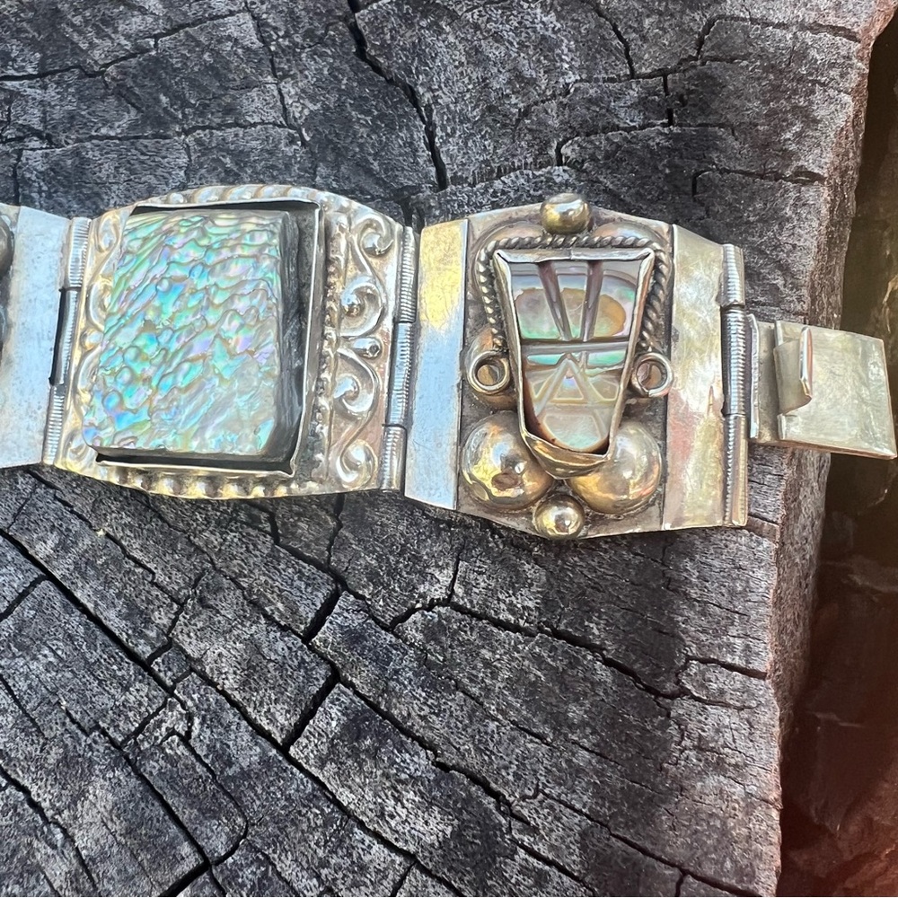 Taxco Sterling Silver and Iridescent Bracelet, Chunky, Marked 925. Nice Weight - Picture 6 of 14